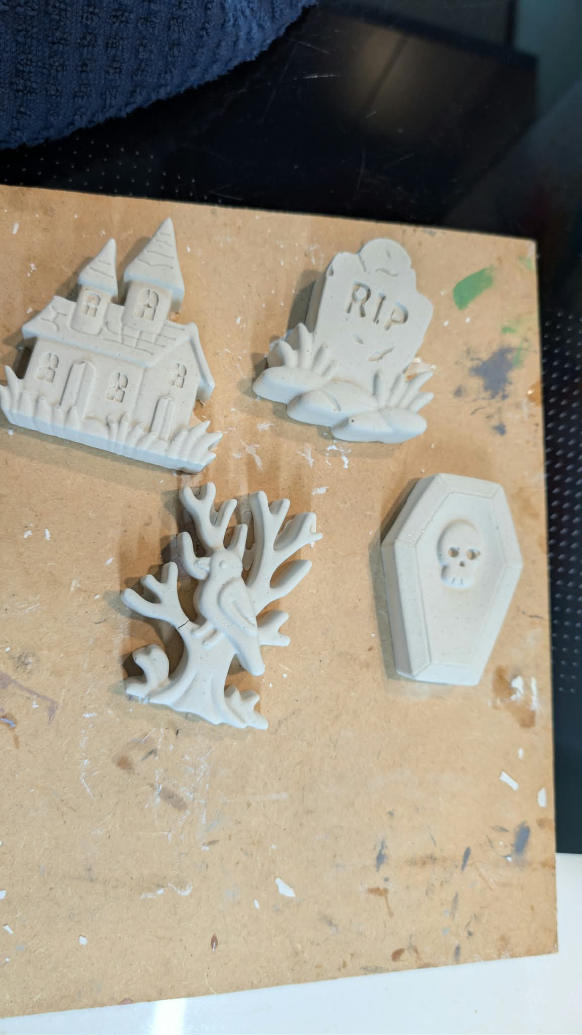 Make and paint your own Halloween decorations 25th of October